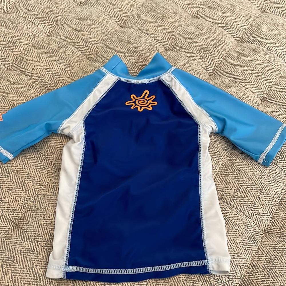 Skinz rash guard size 12/18 mths - Picture 4 of 4
